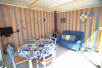 Coin salon dans l'établissement VUE MER PREFAILLES, PLAGE à 50m