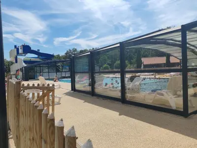 Piscine de l'établissement Camping Coeur de Vendée mobil home 6 personnes ou située à proximité