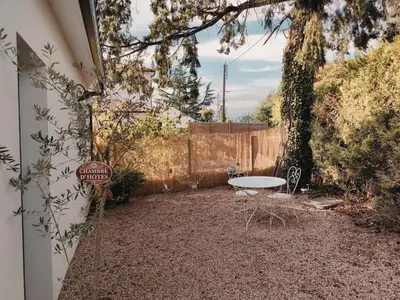 Jardin de l'établissement Charmant T2 , en bord de Sèvre