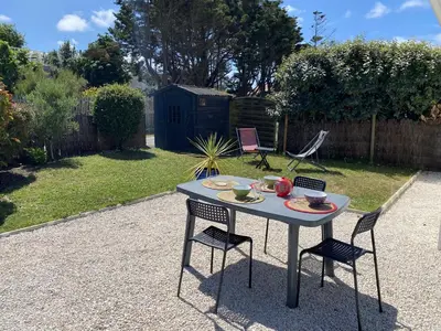 Jardin de l'établissement Nid douillet pour 3 à 100m de la mer