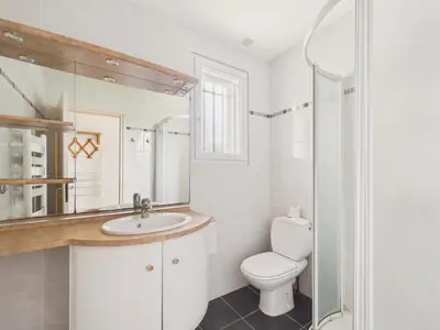 Salle de bains dans l'établissement Séjour à la campagne pour 6