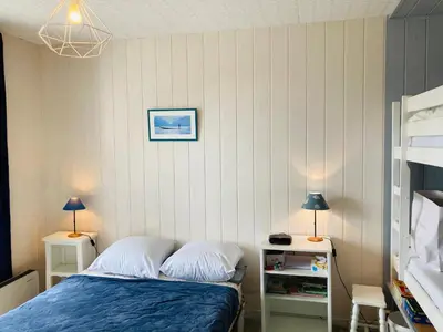 Un ou plusieurs lits dans un hébergement de l'établissement Maison des loriots, charme marin, plage à 100m