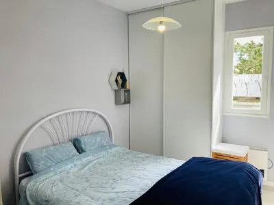 Un ou plusieurs lits dans un hébergement de l'établissement Maison des loriots, charme marin, plage à 100m