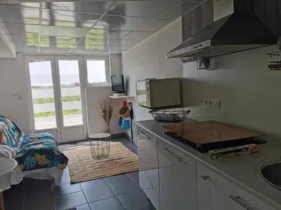 Cuisine ou kitchenette dans l'établissement Studio indépendant à BOURGNEUF-EN-RETZ vue sur les Marais à 5 mn des plages