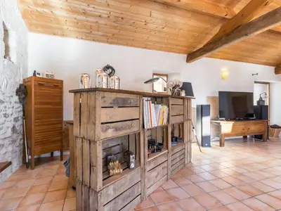Cuisine ou kitchenette dans l'établissement Gîte familial spacieux avec piscine naturelle, proche Nantes - FR-1-306-1218