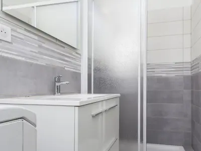 Salle de bains dans l'établissement Gîte cosy à Vertou, près de Nantes, avec Wi-Fi et espace extérieur - FR-1-306-1217