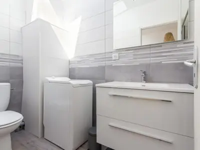Salle de bains dans l'établissement Gîte cosy à Vertou, près de Nantes, avec Wi-Fi et espace extérieur - FR-1-306-1217