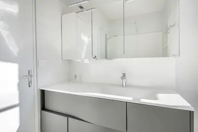 Salle de bains dans l'établissement Demeure familiale de Préfailles pour 12 personnes