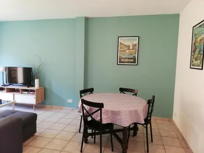 Télévision ou salle de divertissement dans l'établissement Gîte d'Anouck au coeur d'Oudon proche baignade
