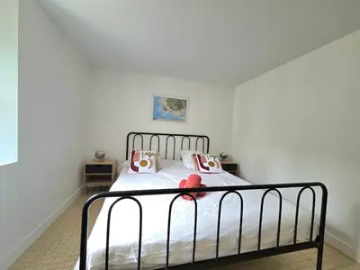 Un ou plusieurs lits dans un hébergement de l'établissement Appartement 2 Chambres avec Jardin Privé Proche Plage - FR-1-364-133