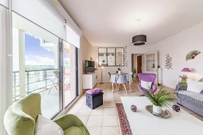 Coin salon dans l'établissement L'Aragon - Wifi - Balcon vue La Maine