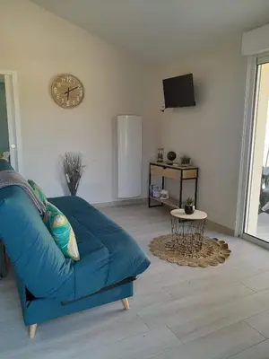 Télévision ou salle de divertissement dans l'établissement L'Instant Présent, en Vendée, gite neuf , 3 etoiles, 15 minutes de l'océan