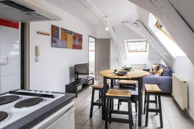 Cuisine ou kitchenette dans l'établissement gîte de l'artiste Segré ? T2 confort ? centre ? 2 lits