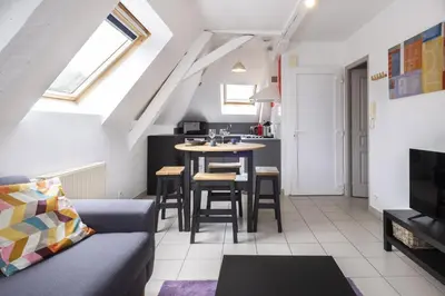 Coin salon dans l'établissement gîte de l'artiste Segré ? T2 confort ? centre ? 2 lits