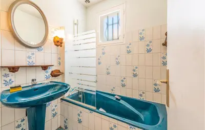 Salle de bains dans l'établissement Holiday Home Les Moutiers En Retz Rue De Bois Millet