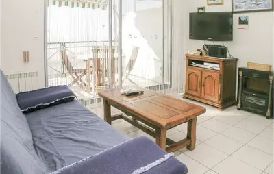 Télévision ou salle de divertissement dans l'établissement Nice Apartment In St Hilaire De Riez