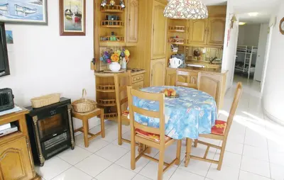 Cuisine ou kitchenette dans l'établissement Nice Apartment In St Hilaire De Riez