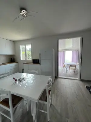 Cuisine ou kitchenette dans l'établissement le Rocher