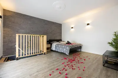 Un ou plusieurs lits dans un hébergement de l'établissement Cosy Room Jacuzzi Romantique