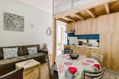 Cuisine ou kitchenette dans l'établissement MOANA - Petit cocon situé quartier République