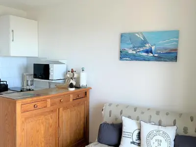 Cuisine ou kitchenette dans l'établissement Appartement bord de mer avec balcon, parking et commodités - FR-1-652-17