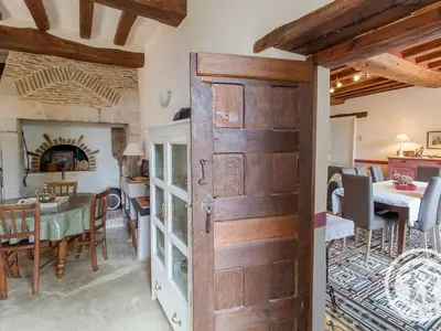 Coin salon dans l'établissement Charmant gîte familial avec parc, près des vignobles, à 30 min d’Angers - Confort et cadre raffiné. - FR-1-622-34