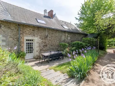 Jardin de l'établissement Charmant gîte familial avec parc, près des vignobles, à 30 min d’Angers - Confort et cadre raffiné. - FR-1-622-34