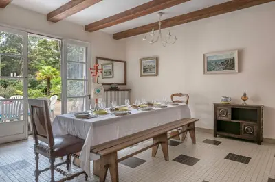 Coin salon dans l'établissement Maison familiale dans les pins à 300 m de la Plage