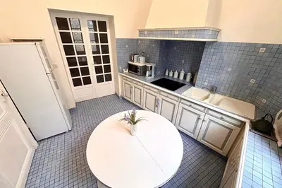 Cuisine ou kitchenette dans l'établissement JOLI APPARTEMENT avec BALCON au coeur de NANTES !