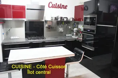 Cuisine ou kitchenette dans l'établissement Chez Martine et Bernard -Etablissement définitivement fermé -