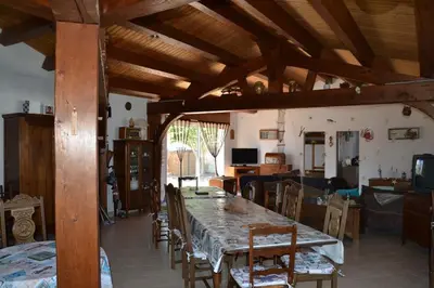 Coin salon dans l'établissement NOIRMOUTIER : LOCATION DE VACANCES POUR 8 PERSONNES À BARBÂTRE