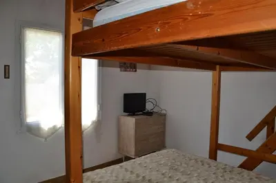 Télévision ou salle de divertissement dans l'établissement NOIRMOUTIER : LOCATION DE VACANCES POUR 8 PERSONNES À BARBÂTRE