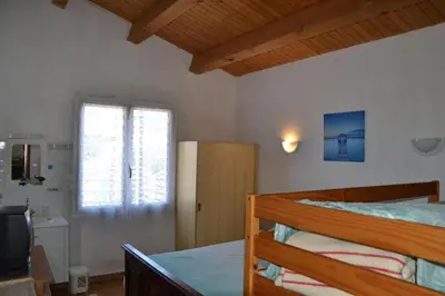 Un ou plusieurs lits dans un hébergement de l'établissement NOIRMOUTIER : LOCATION DE VACANCES POUR 8 PERSONNES À BARBÂTRE