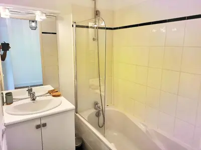 Salle de bains dans l'établissement L'Ebenisterie - Sublime Type 2 Lumineux - Grand balcon