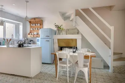 Cuisine ou kitchenette dans l'établissement Ty Maria Havre de douceur et de calme au coeur de la ville haute de Pornic