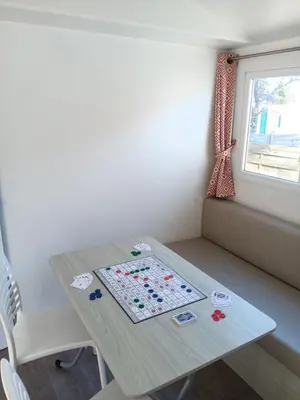 Coin salon dans l'établissement Camping La Prévoté
