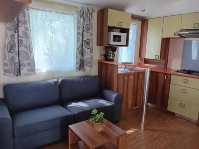 Cuisine ou kitchenette dans l'établissement Camping La Prévoté