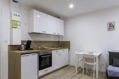 Cuisine ou kitchenette dans l'établissement Studio Cosy Hyper centre - Fibre - Netflix