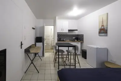 Cuisine ou kitchenette dans l'établissement le p'tit studio de Segré centre