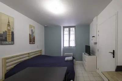 Un ou plusieurs lits dans un hébergement de l'établissement le p'tit studio de Segré centre