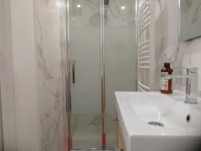 Salle de bains dans l'établissement T2 lumineux - Segré hyper Centre - Wifi - Netflix