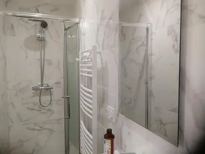 Salle de bains dans l'établissement T2 lumineux - Segré hyper Centre - Wifi - Netflix