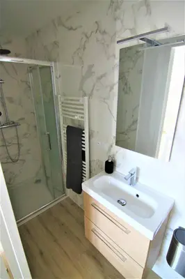 Salle de bains dans l'établissement T2 lumineux - Segré hyper Centre - Wifi - Netflix