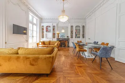 Coin salon dans l'établissement Le Roi René - XIXe siècle - Château