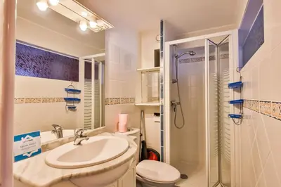 Salle de bains dans l'établissement Valentin - 50m plage - Parking