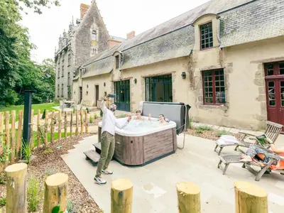 Jardin de l'établissement Château historique avec jardin, spa et salle de sport, idéal pour séminaires ou séjours détente - FR-1-426-516