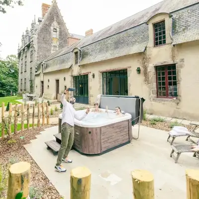 Château historique avec jardin