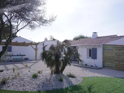 Jardin de l'établissement Maison familiale 10 pers, annexe, plage 250m, wifi, parking, jardin clos, terrasse avec pergola - FR-1-224B-163