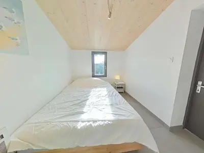 Un ou plusieurs lits dans un hébergement de l'établissement Maison familiale 10 pers, annexe, plage 250m, wifi, parking, jardin clos, terrasse avec pergola - FR-1-224B-163