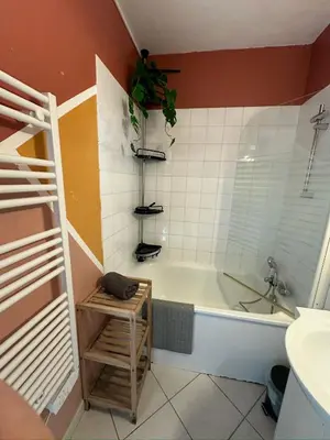 Salle de bains dans l'établissement GOMATH
